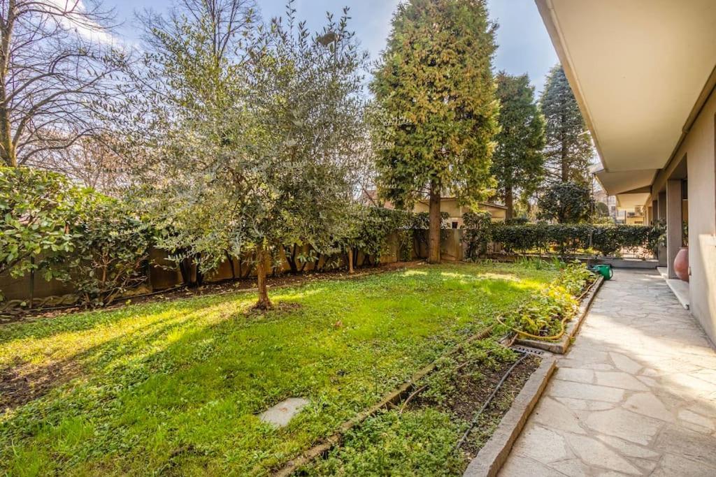 Heaven Near Ferrari's - Train Station Apartment